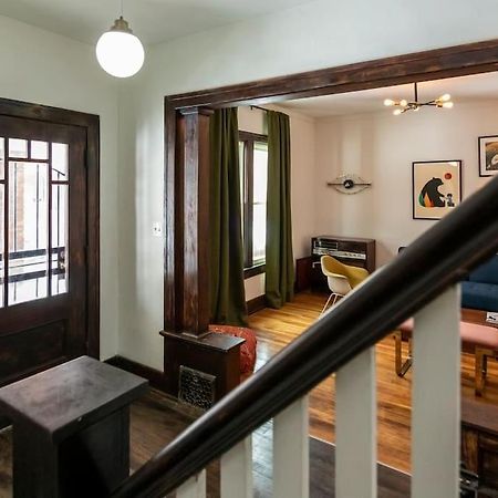 Вилла Luxe Mid-Century Styled Historic Townhouse #1 Детройт Экстерьер фото