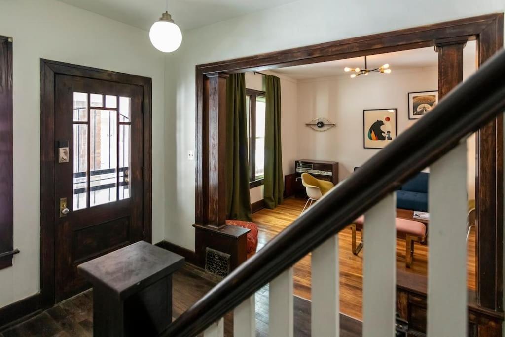 Вилла Luxe Mid-Century Styled Historic Townhouse #1 Детройт Экстерьер фото