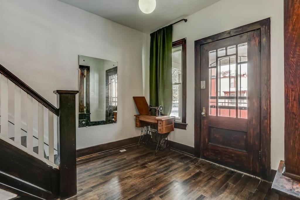 Вилла Luxe Mid-Century Styled Historic Townhouse #1 Детройт Экстерьер фото