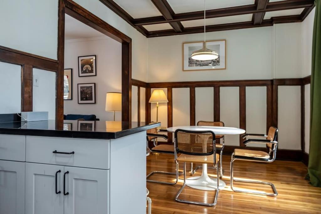 Вилла Luxe Mid-Century Styled Historic Townhouse #1 Детройт Экстерьер фото